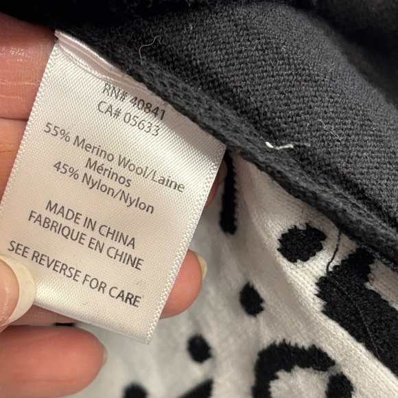 Black and White Zip Up Jacket with Geometric Patterns - Picture 4 of 4